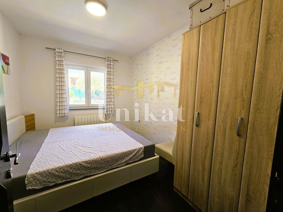 Samostojna pritlična hiša - bazen, garaža in velik vrt